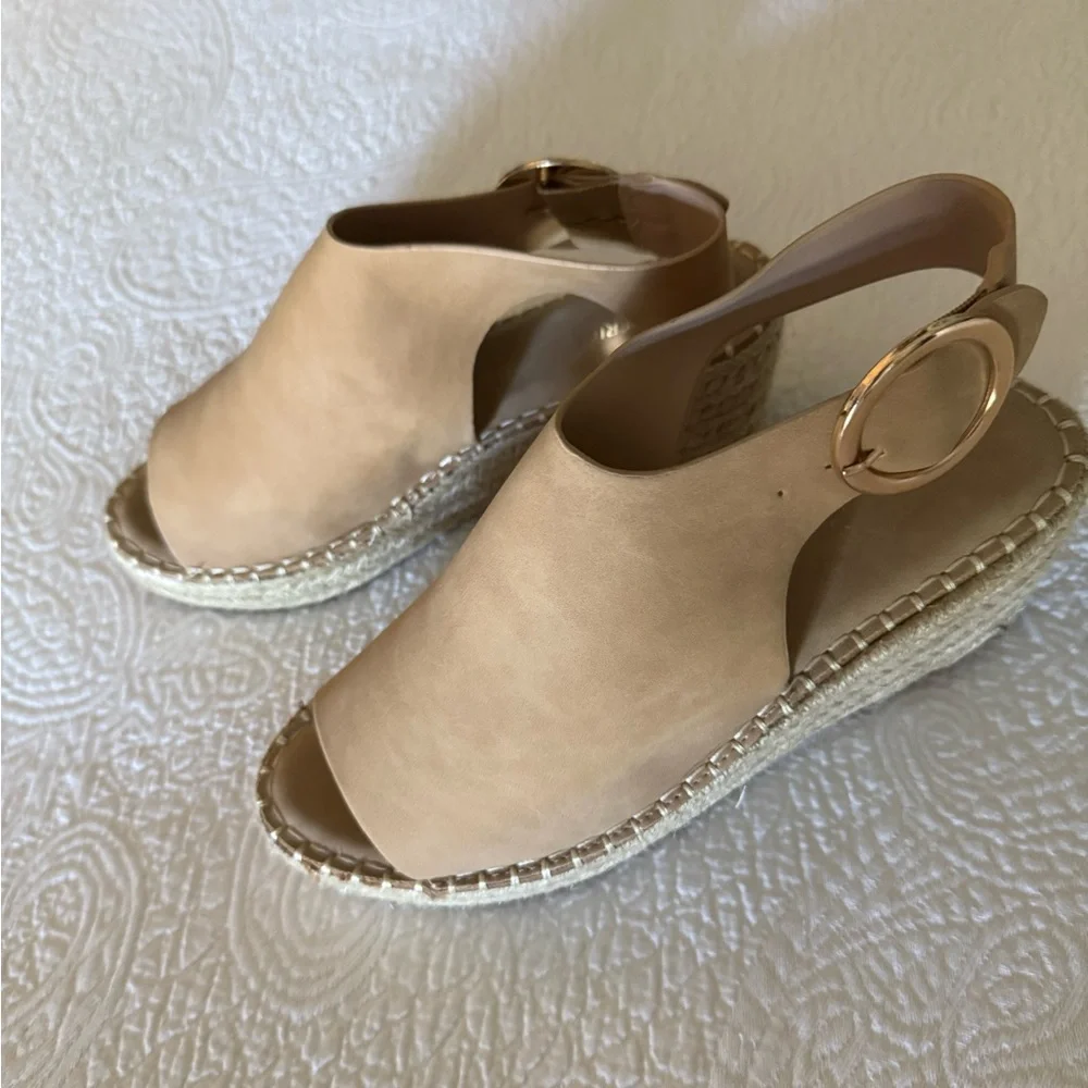 Catherine Malandrino Tan Slingback Wedge❗️ - Picture 5 of 11